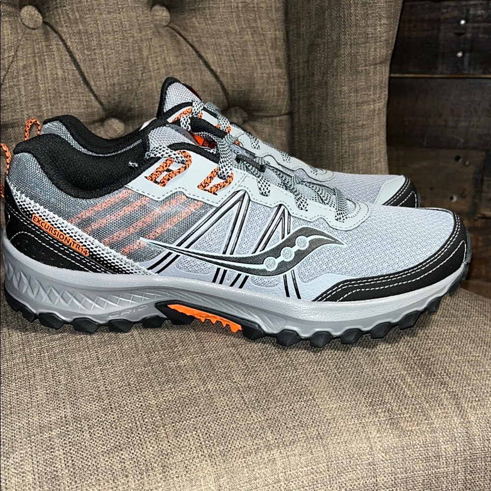 Saucony Excursion TR14 Men's Athletic Shoes in Gray and Orange size 9 NWT